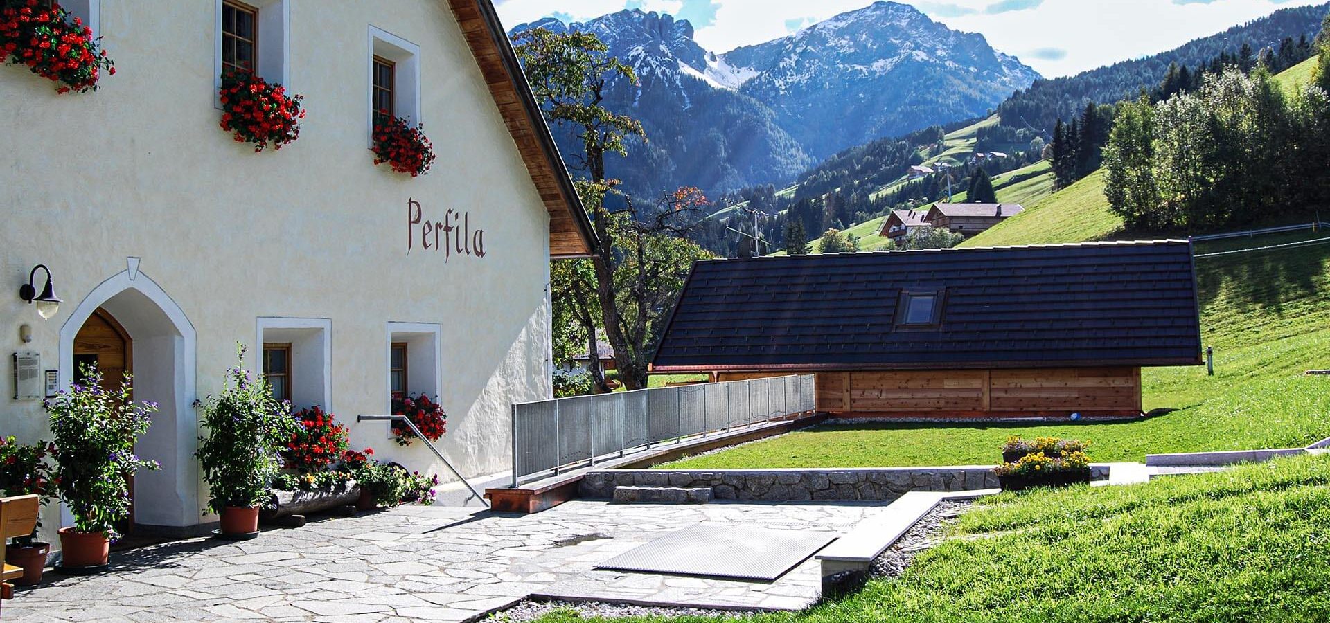 urlaub auf dem bauernhof am kronplatz suedtirol ferien mit kindern lamas in den dolomiten 4